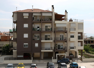 ΠΟΛΥΚΑΤΟΙΚΙΑ ΣΤΗ ΡΑΦΤΗ